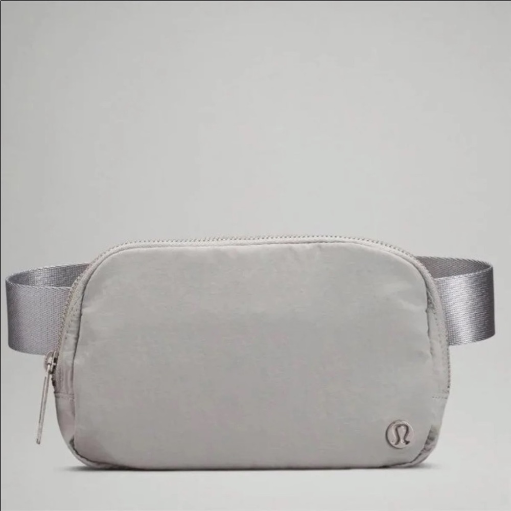 Lululemon Everywhere Belt Bag Seal Grey